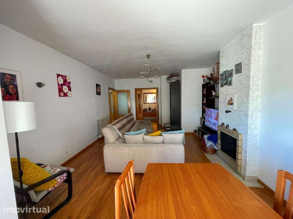 Apartamento T2 com Suíte, Varanda e Garagem | Alfena - Valongo - Grande imagem: 2/17