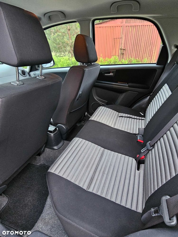 Suzuki SX4 - 8