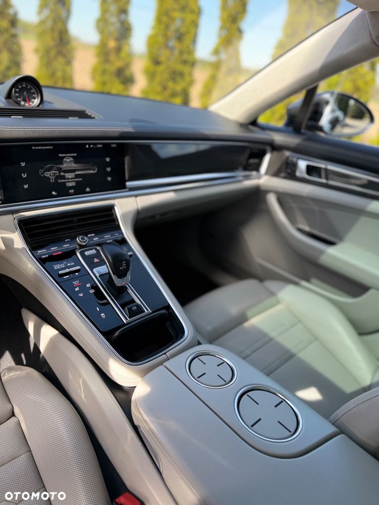 Porsche Panamera - 12
