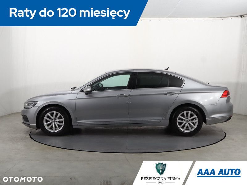 Volkswagen Passat - 4
