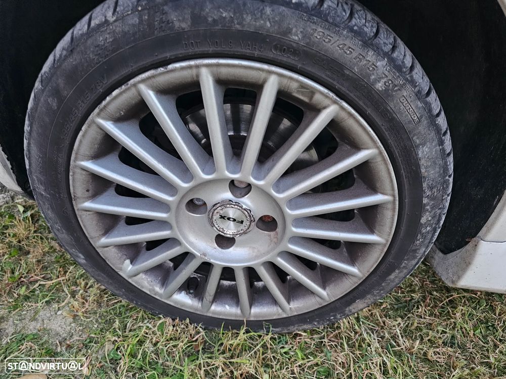 Fiat Punto 1.9 JTD HLX - 4