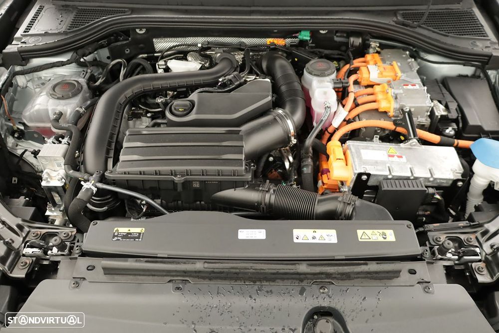 VW Passat Variant 1.5 TSI eHybrid DSG - 24