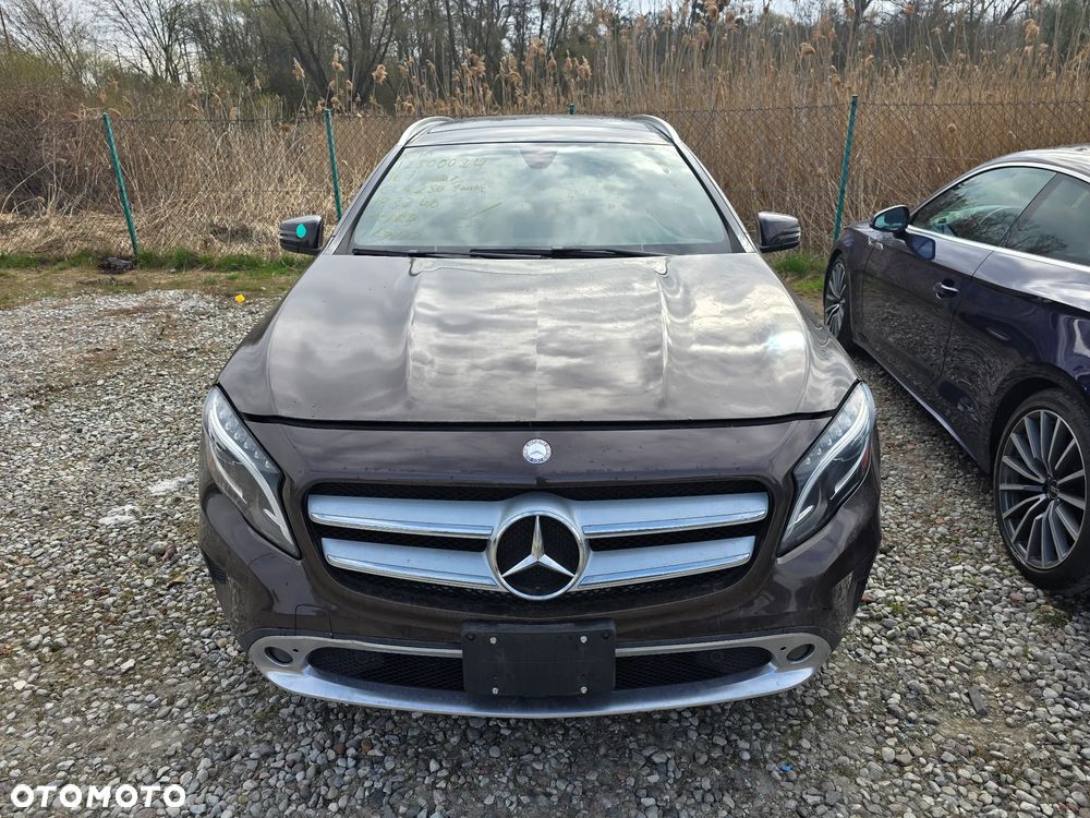 Mercedes-Benz GLA - 9