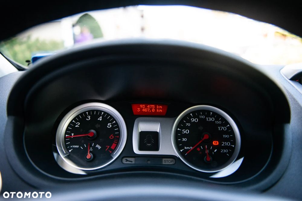 Renault Clio 1.2 16V Confort Authentique - 29