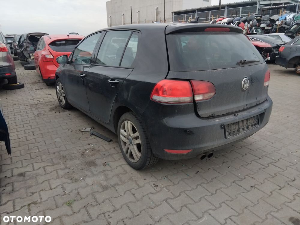 VW Golf 6 VI z silnikiem 2,0 TDI ozn. CBA i skrzynią manualną ozn. KRM lak LC9X - 3
