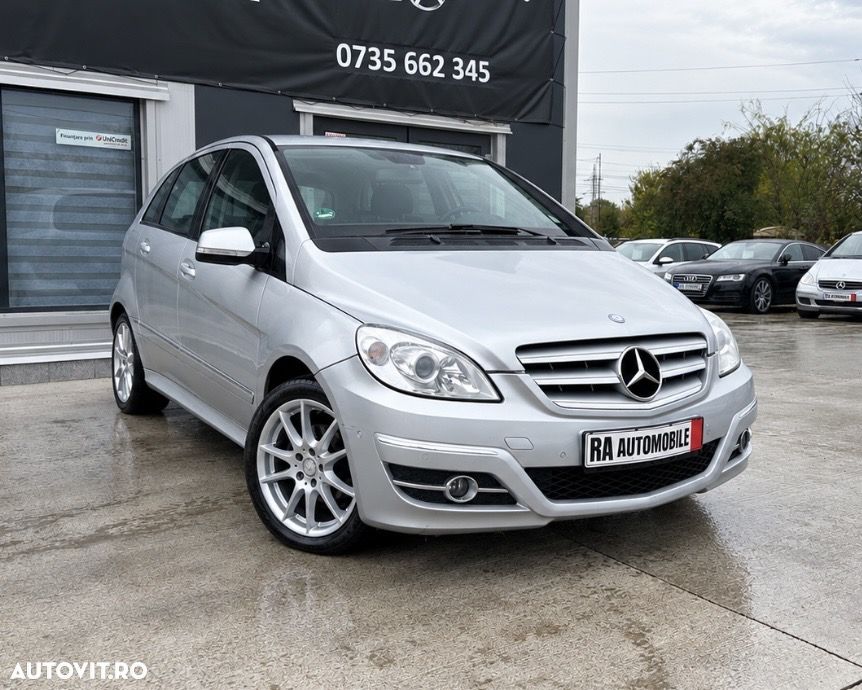 Mercedes-Benz B 180