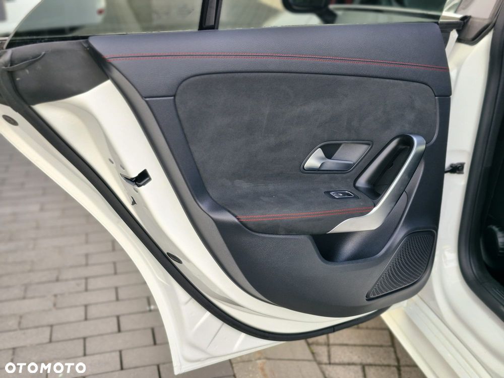 Mercedes-Benz CLA 200 AMG Line 7G-DCT - 21