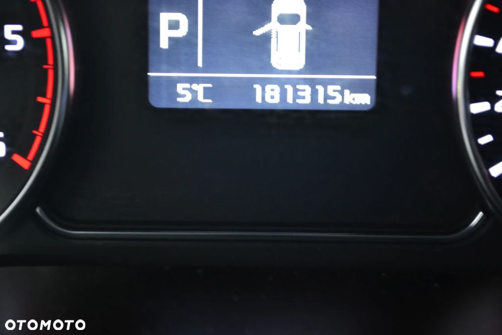 Kia Carens 1.7 CRDi Business Line 7os 7DCT - 31