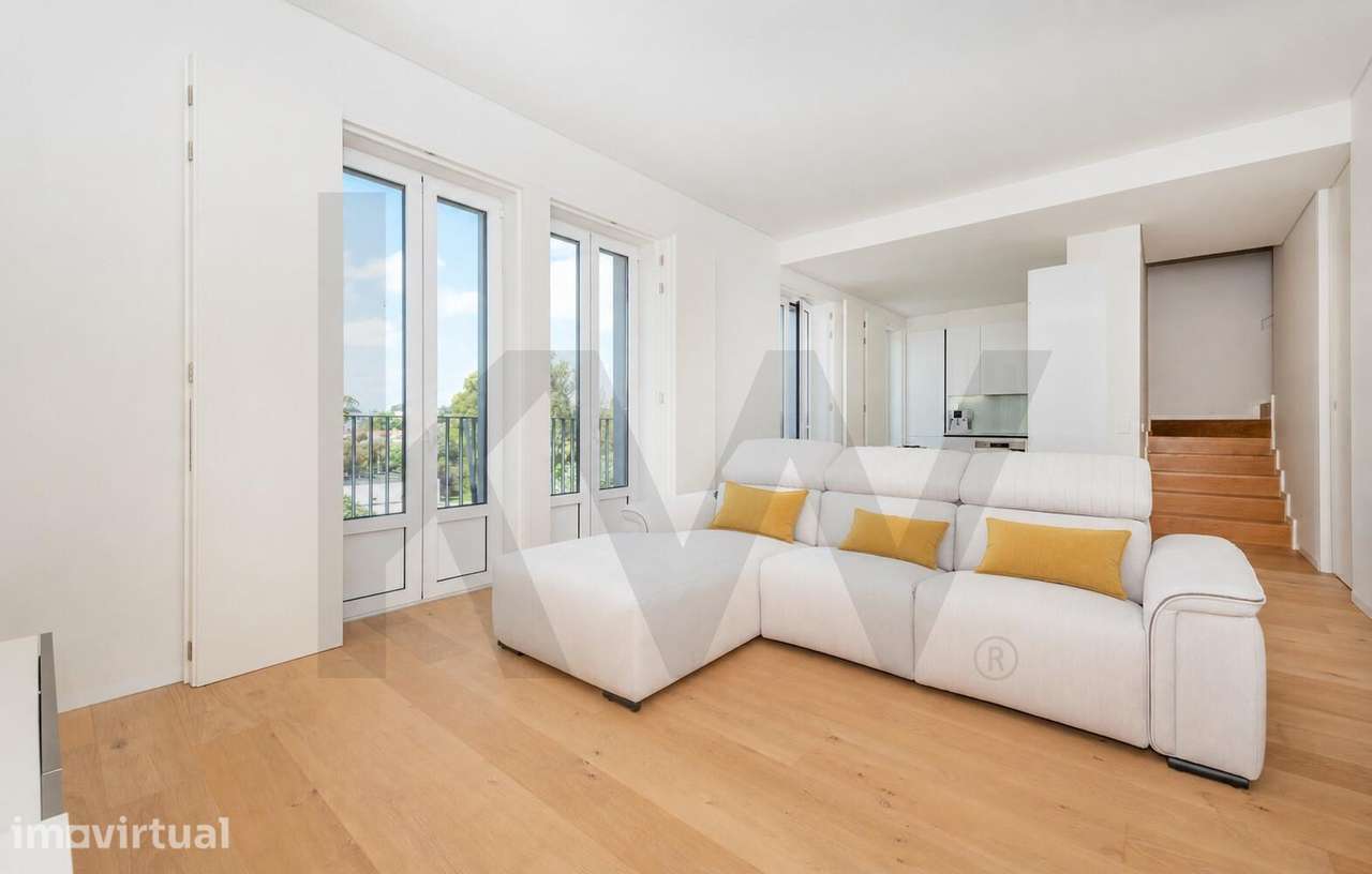 Exclusivo T2 Duplex a Estrear | Frente ao Campo Grande | 184 m2 - Grande imagem: 4/54