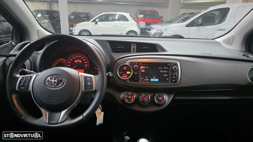 Toyota Yaris 1.33 VVT-i Comfort — fotografia 7