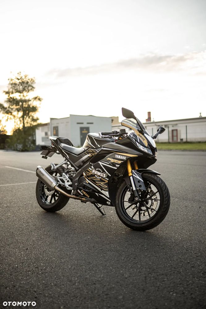 Yamaha YZF - 8