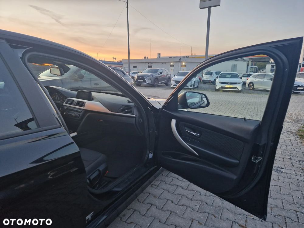 BMW Seria 3 316i Sport Line - 32