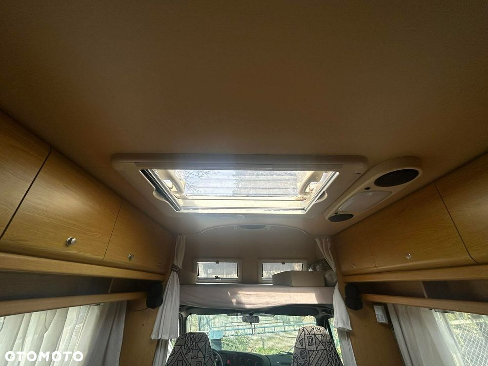 Iveco zimowy LAIKA 7 osób 2x klima solary - 17