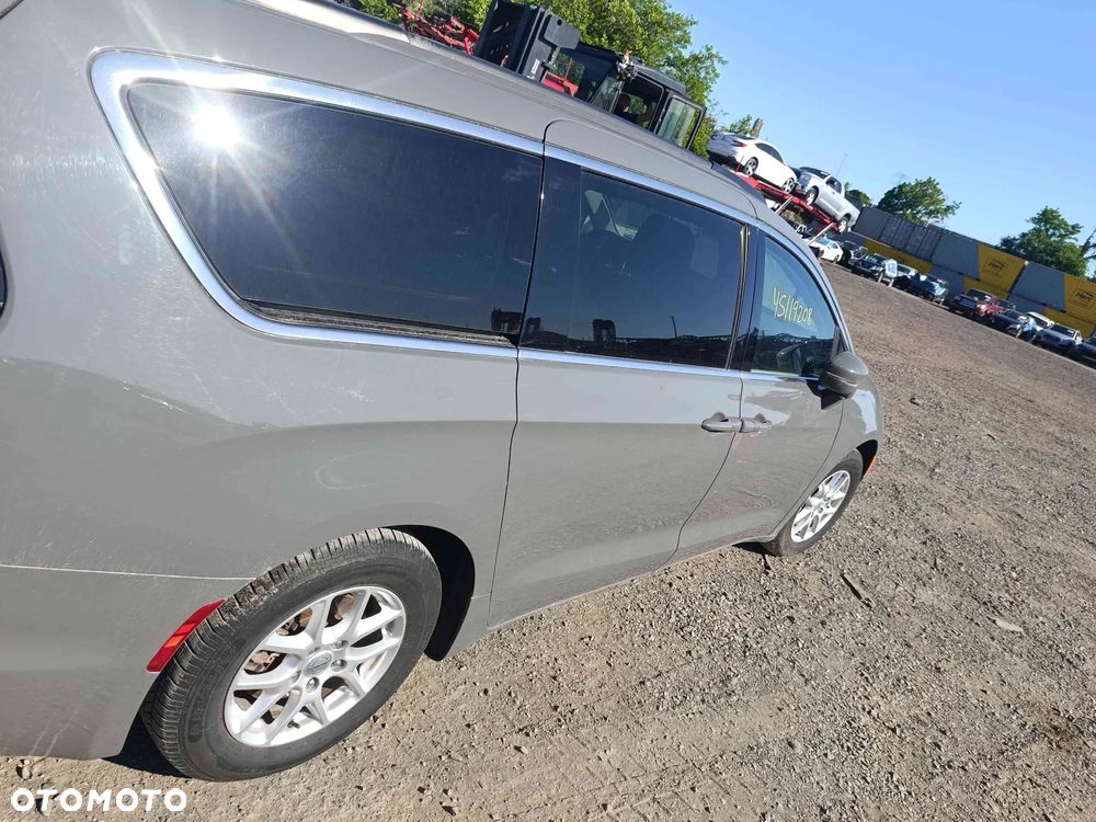 Chrysler Pacifica - 21