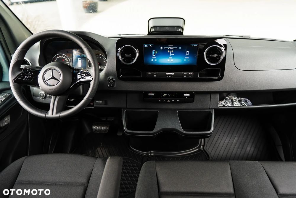 Mercedes-Benz Sprinter - 13