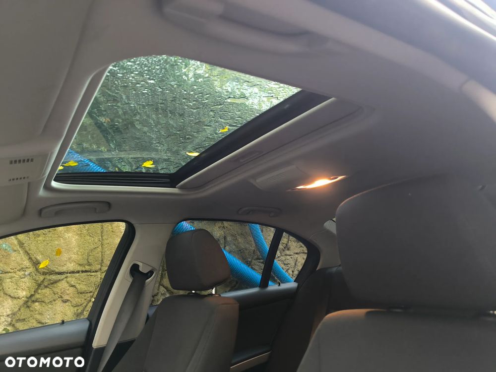 BMW Seria 3 318i Touring Edition Lifestyle - 18