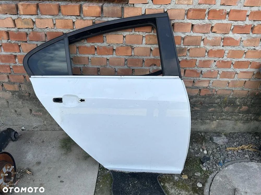 Drzwi prawe tył tylne Opel Insignia A lift Z40R bez malowania - 1