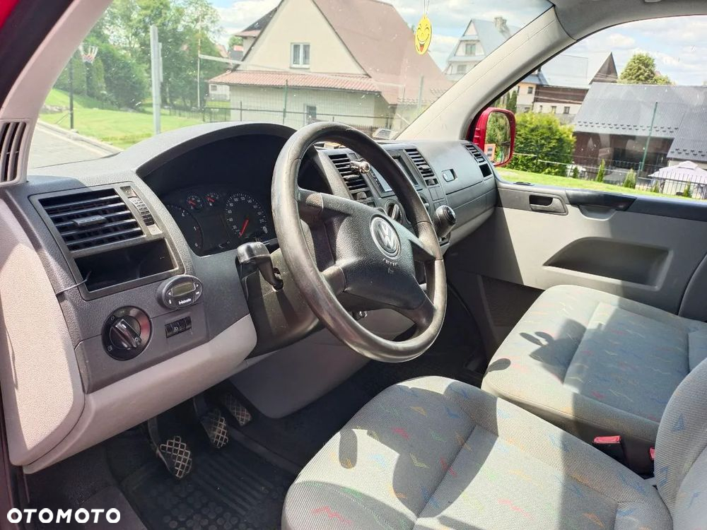 Volkswagen Caravelle - 9