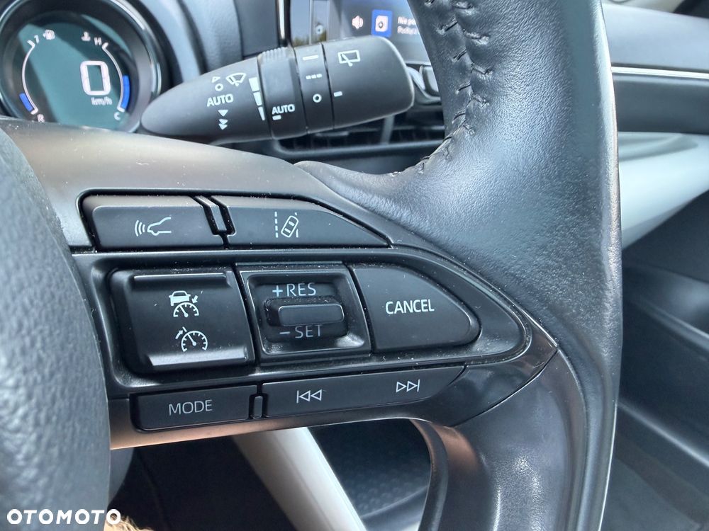 Toyota Yaris Hybrid 100 Selection Platinum - 21