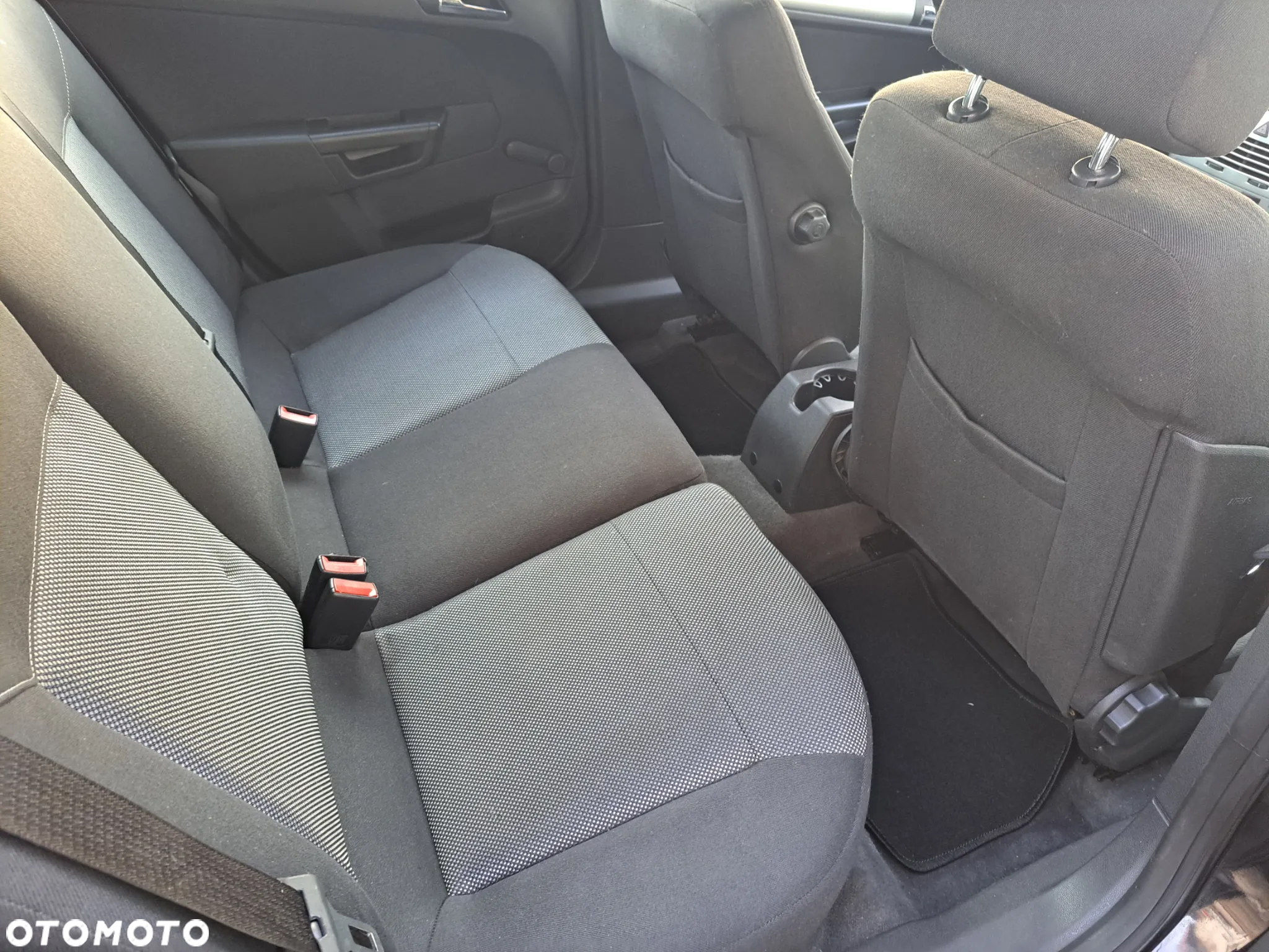 Opel Astra 1.6 Caravan NAVI - 21