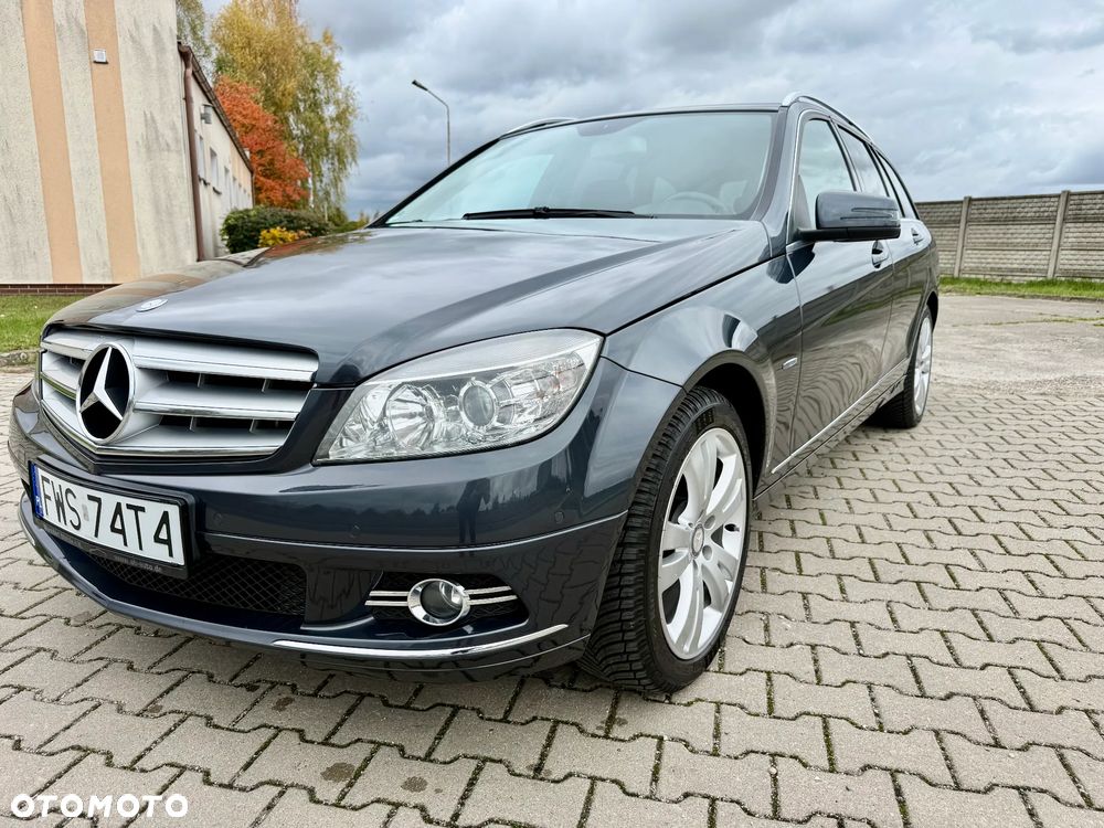 Mercedes-Benz Klasa C 250 CGI T Automatik BlueEFFICIENCY Avantgarde - 24