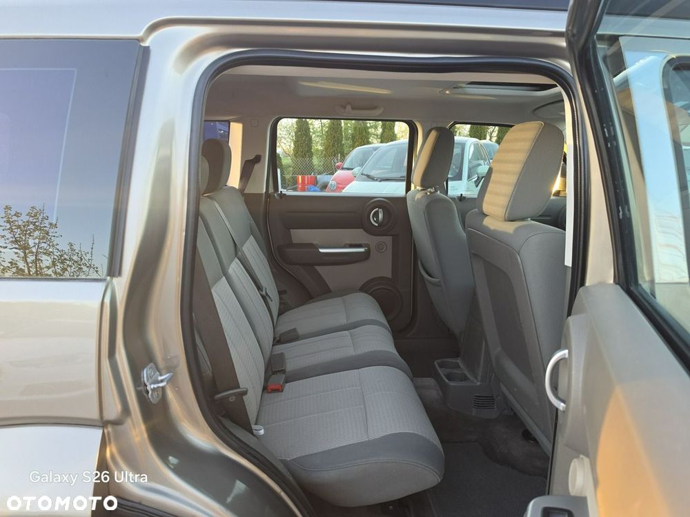 Dodge Nitro - 30