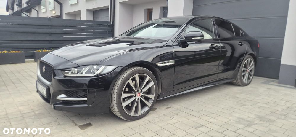 Jaguar XE 20d AWD R-Sport - 6