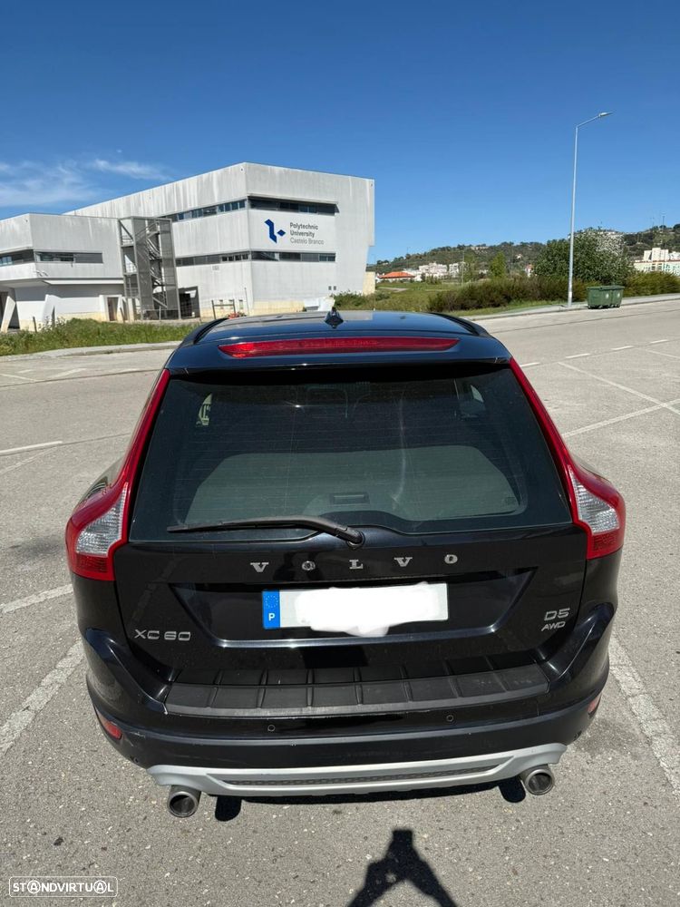 Volvo XC 60 2.4 D5 R-Design AWD Geartronic - 4