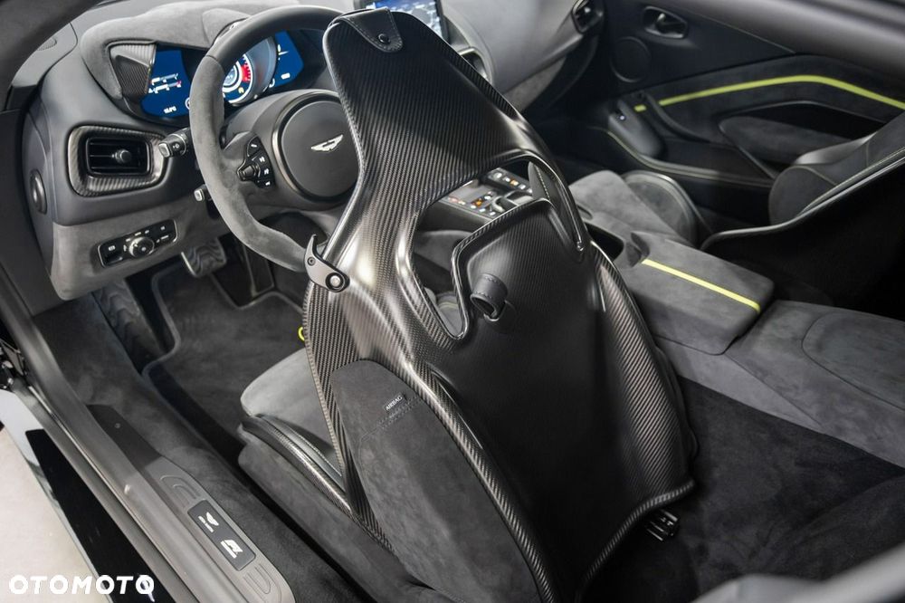 Aston Martin Vantage - 28