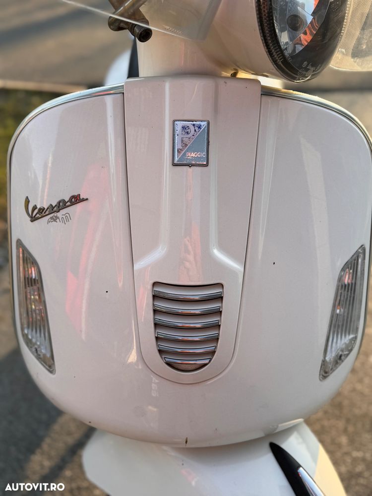 Vespa GTS 300 IE - 17