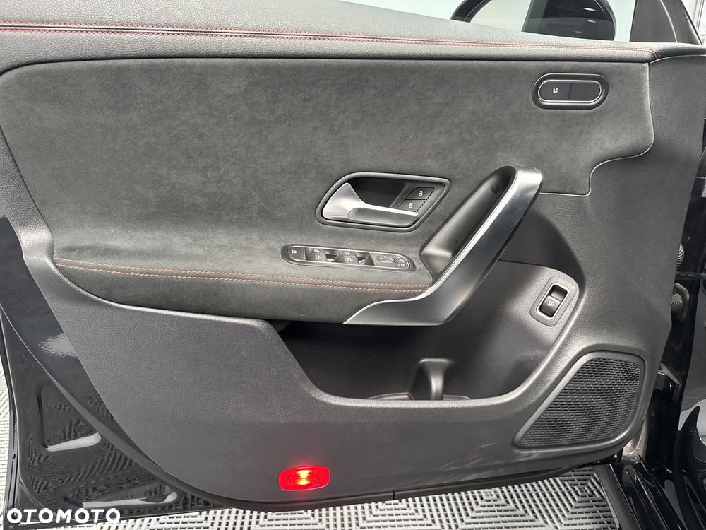 Mercedes-Benz CLA 200 AMG Line 7G-DCT - 11
