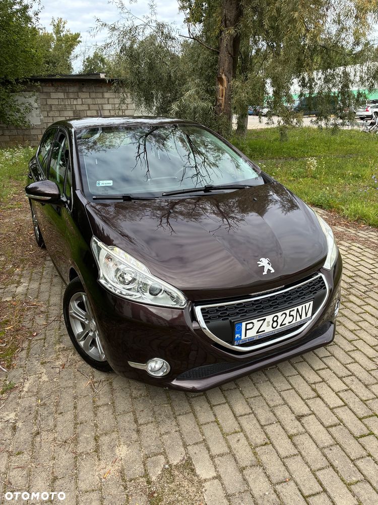 Peugeot 208 - 1