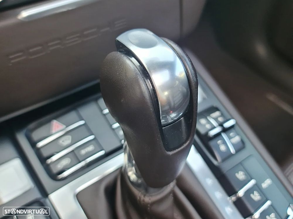 Porsche Macan Turbo - 16