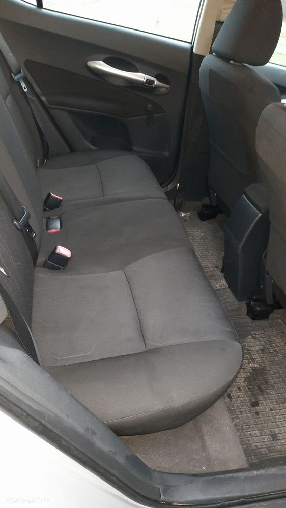 Toyota Auris 1.6 2010 - 14