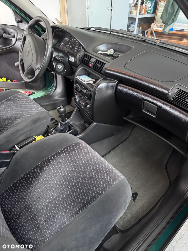 Opel Astra 1.6 - 8
