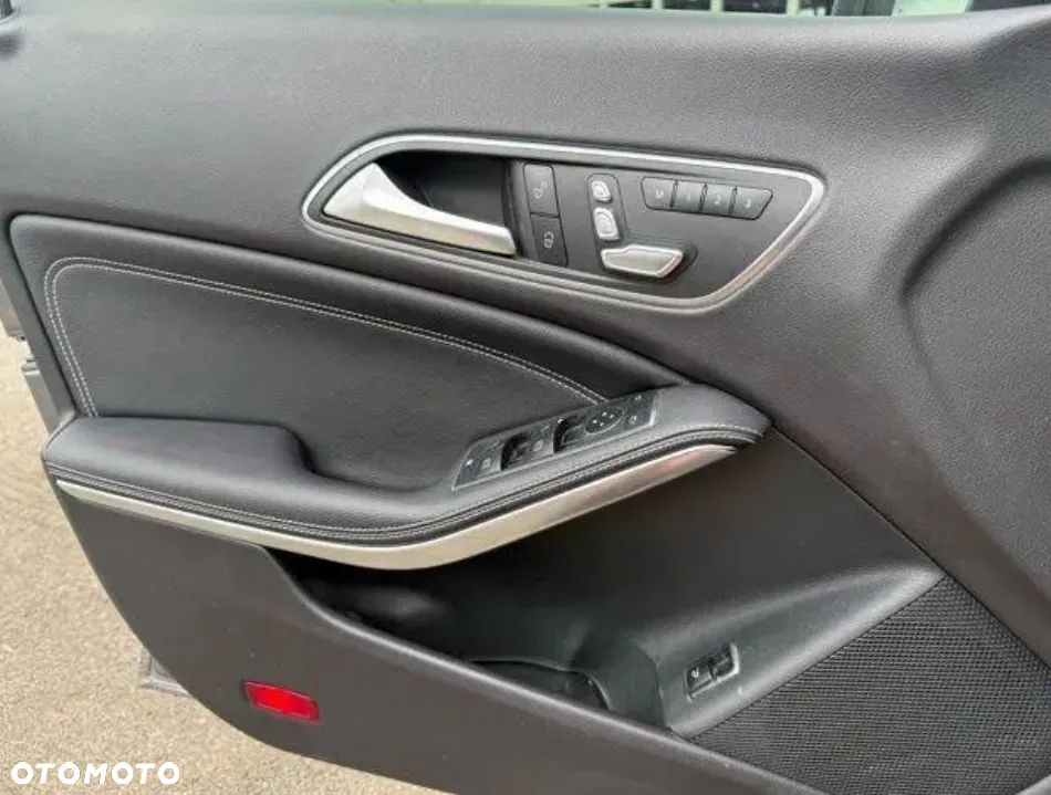 Mercedes-Benz CLA 250 4-Matic AMG Line - 16