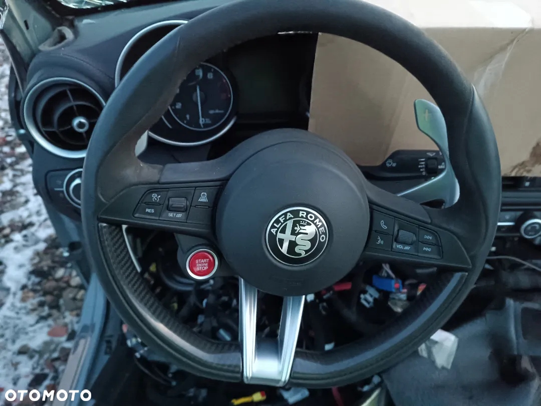 KIEROWNICA CARBON MULTIFUNKCJA ALFA ROMEO Giulia Quadrifoglio V6 Cześci - 3