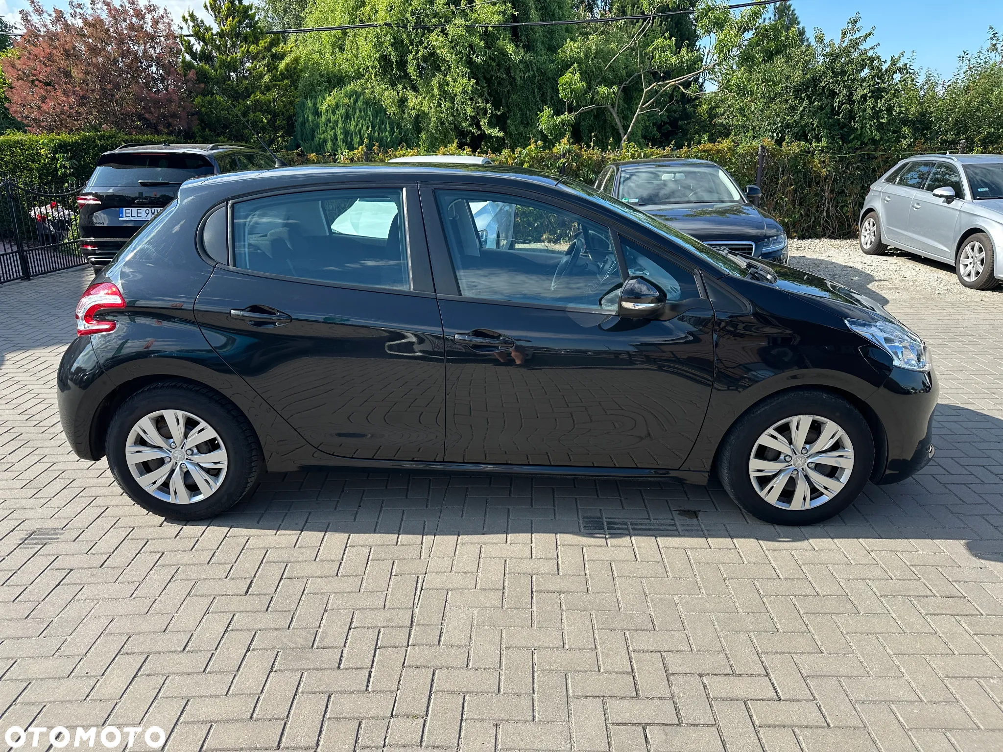 Peugeot 208 - 33