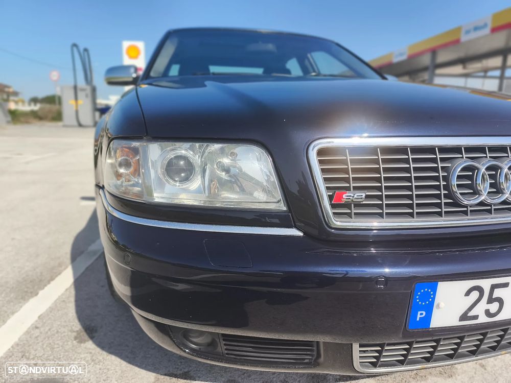 Audi S8 - 2