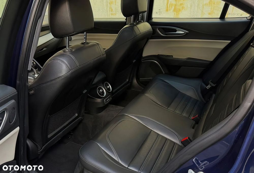Alfa Romeo Giulia 2.0 Turbo Veloce Q4 - 16