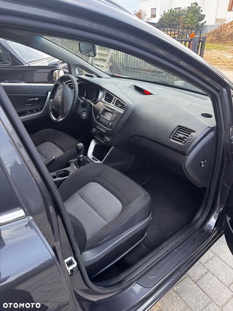 Kia Ceed 1.6 GDI L - 38
