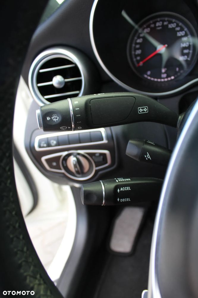 Mercedes-Benz Klasa C 300 7G-TRONIC AMG Line - 17