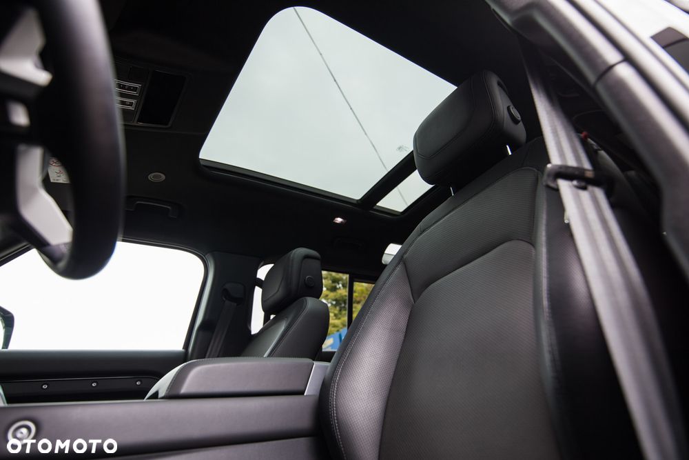 Land Rover Defender 3.0 D300 mHEV X-Dynamic HSE - 10