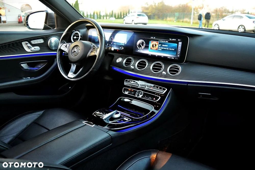 Mercedes-Benz Klasa E 250 9G-TRONIC AMG Line - 13