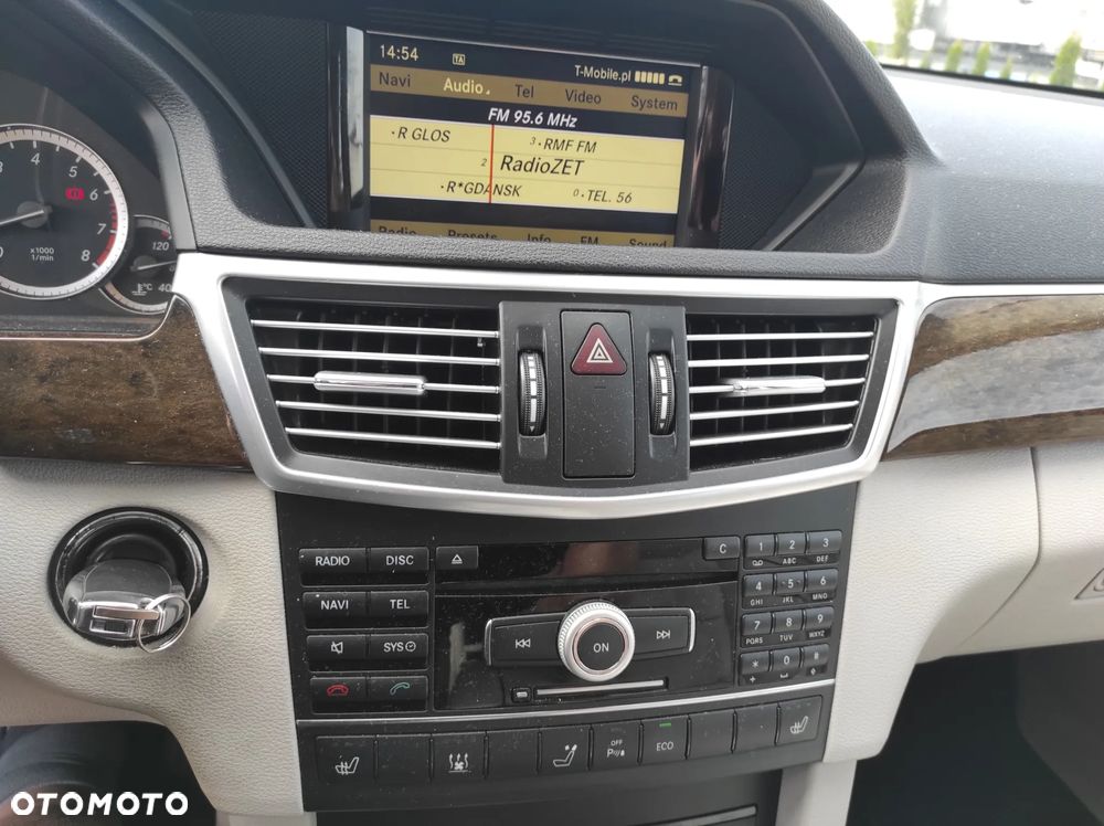 Mercedes-Benz Klasa E 200 BlueEFFICIENCY Elegance - 12