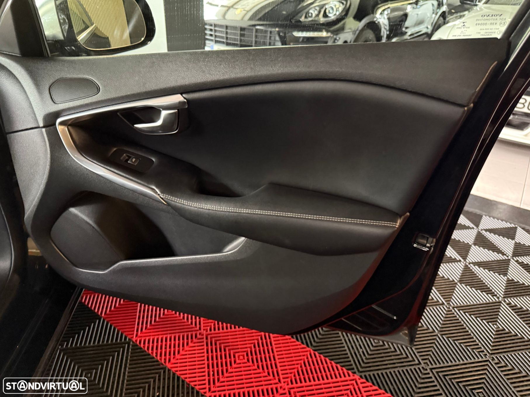 Volvo V40 1.6 D2 R-Design - 25