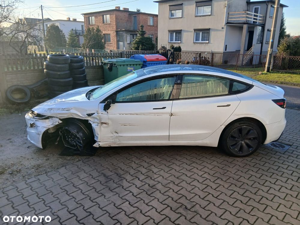 Tesla Model 3 RWD - 16