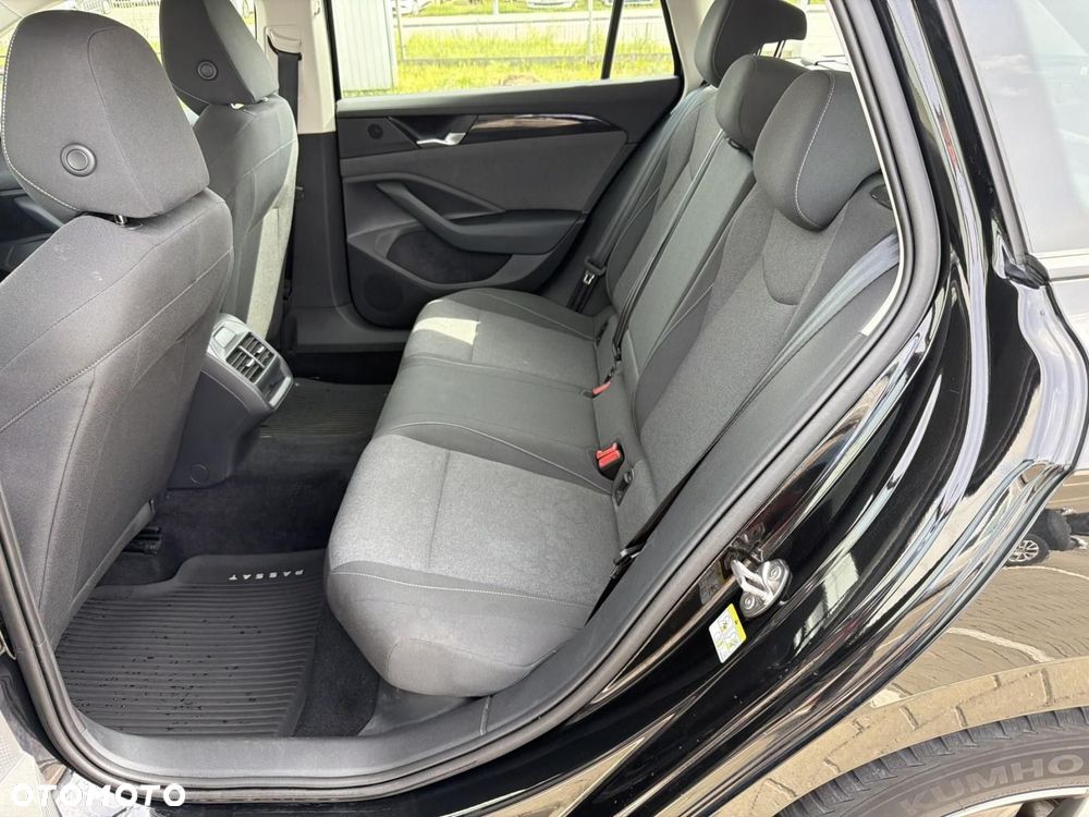 Volkswagen Passat - 12