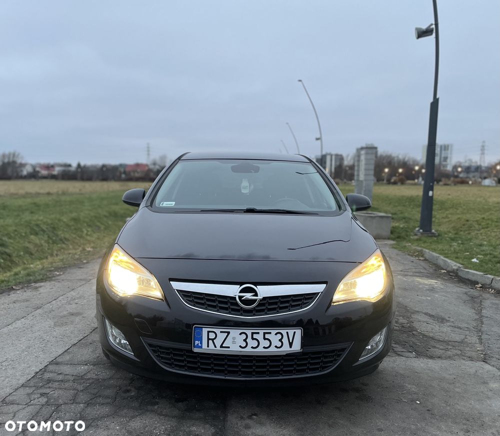 Opel Astra 1.3 CDTI DPF EcoFLEX Business Cosmo - 2