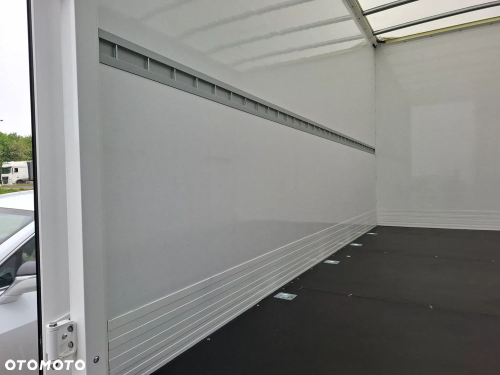Mercedes-Benz Sprinter - 15